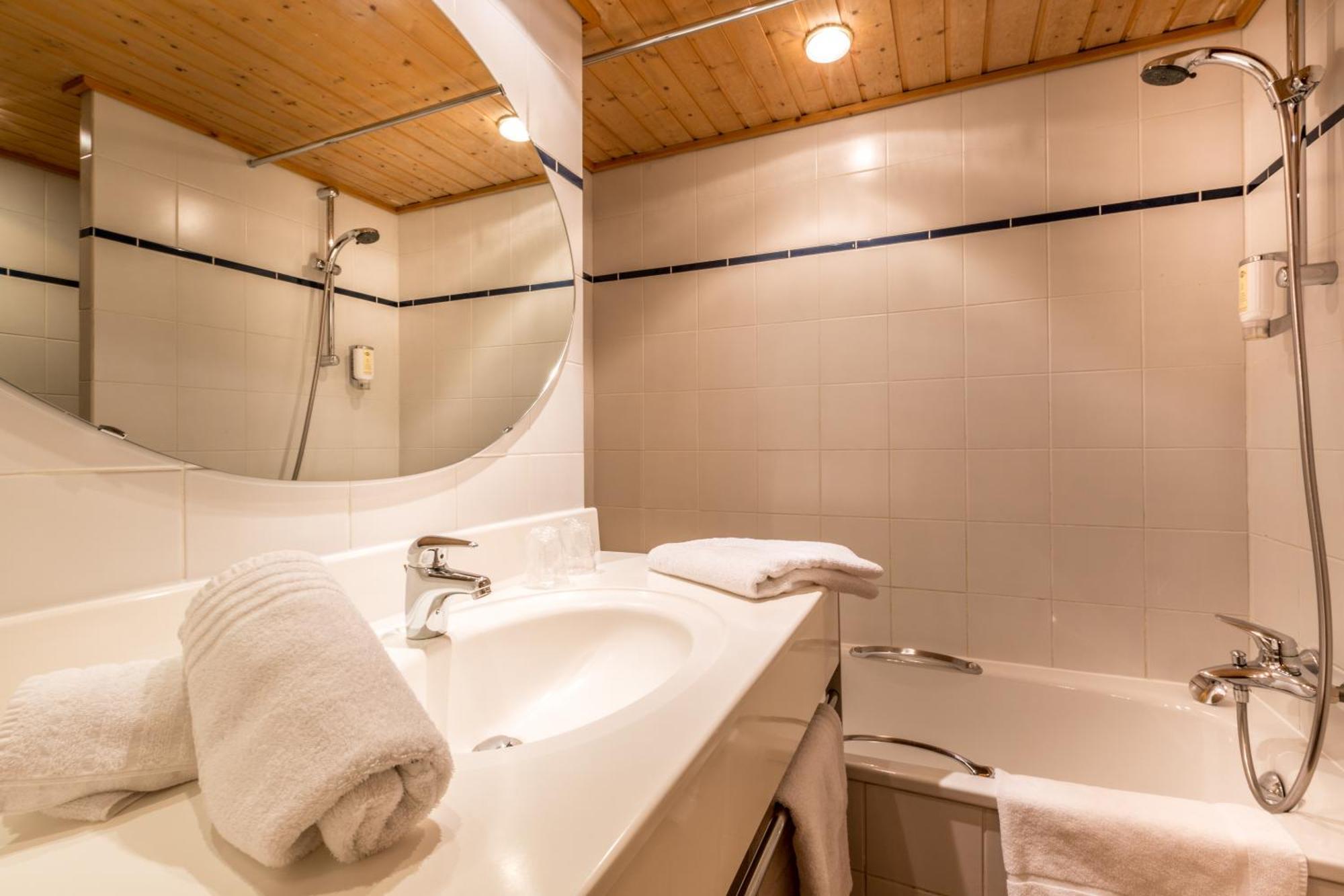 Les Cretes Blanches Hotel วาลดีแซร์ ห้อง รูปภาพ