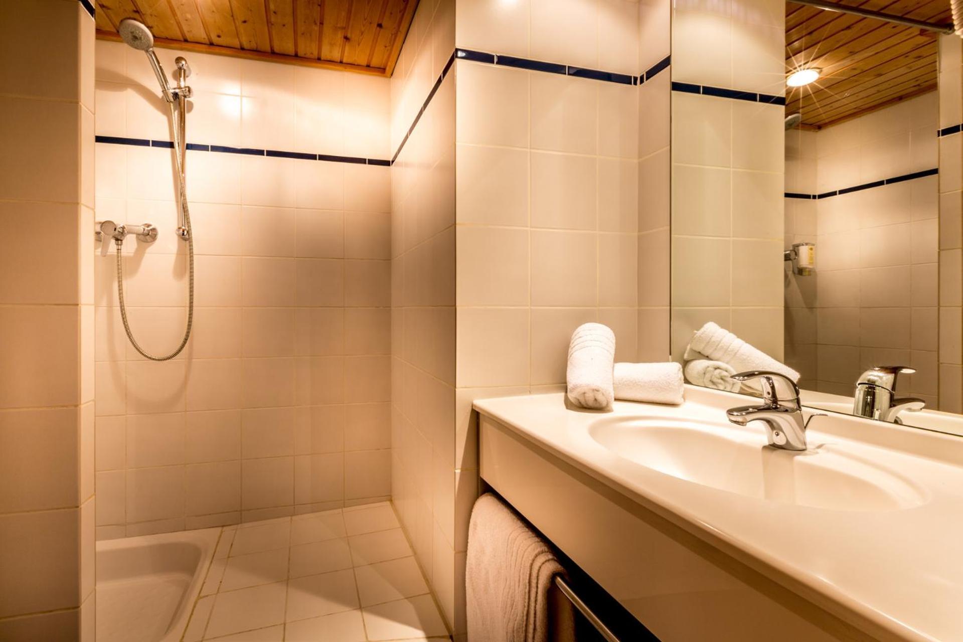 Les Cretes Blanches Hotel วาลดีแซร์ ภายนอก รูปภาพ