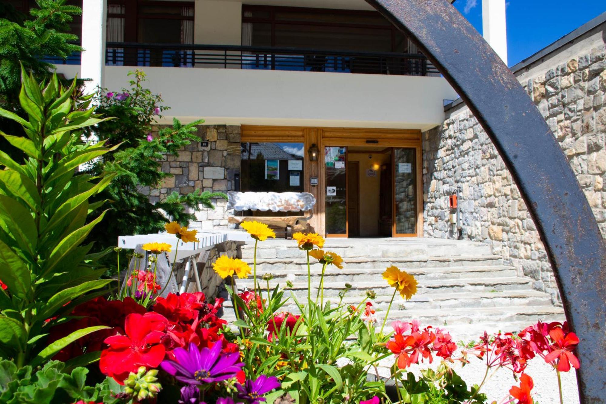 Les Cretes Blanches Hotel วาลดีแซร์ ภายนอก รูปภาพ