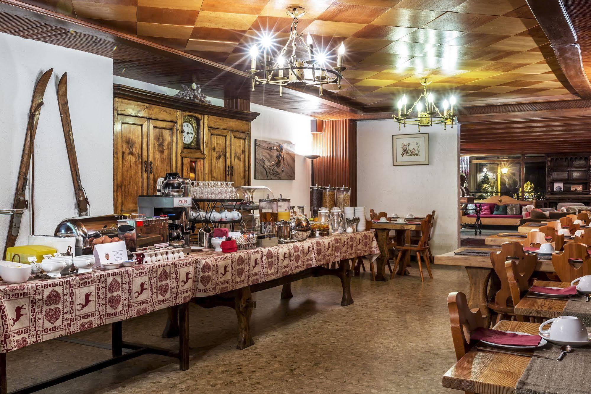 Les Cretes Blanches Hotel วาลดีแซร์ ภายนอก รูปภาพ